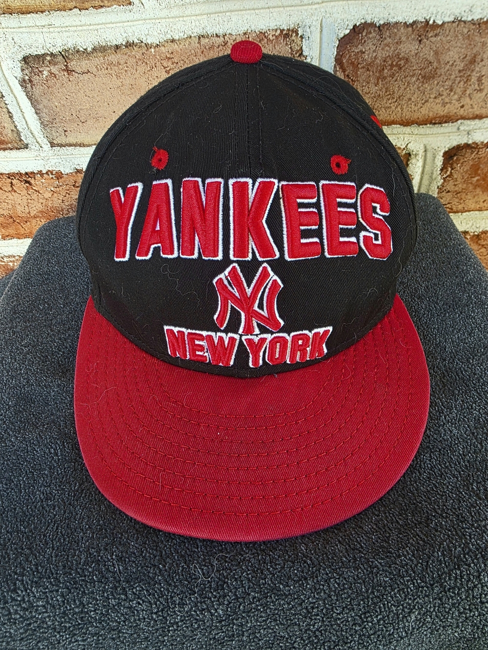 New York Yankees Black & Red Snapback Hat